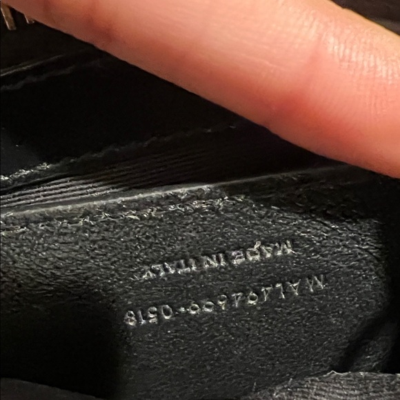 Saint Laurent - Loulou Small Leather Shoulder Bag - Black - Picture 12 of 15